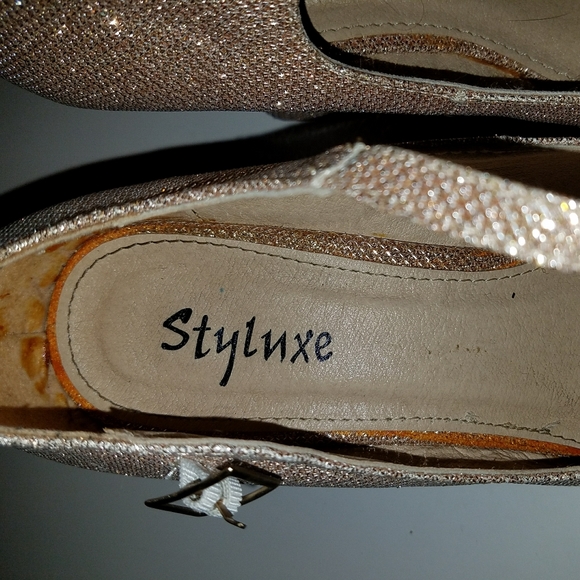 😊♡Stylnxe, size 9, womens wedge shiney gold tone - Picture 4 of 7